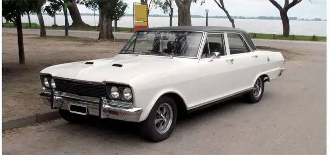 Weißer Oldtimer – beispielhaftes Ankaufsfahrzeug in Gudensberg